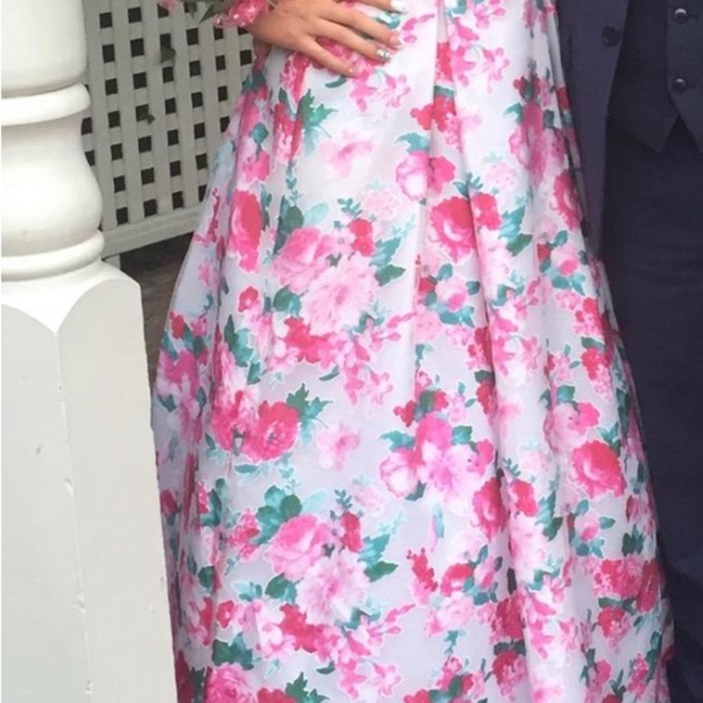 Beautiful Floral Prom Dress from Windsor 7 8 - Picture 3 of 16
